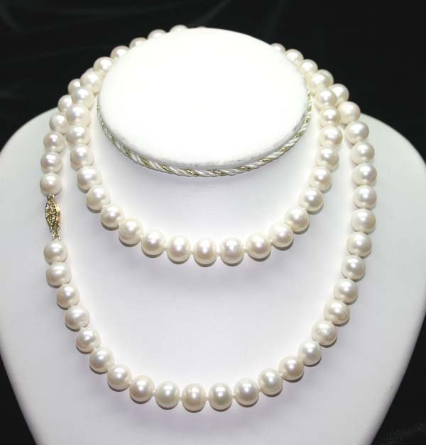 30'' INCHS 9-10 MM FRESH WATER PEARL NECKLACE .