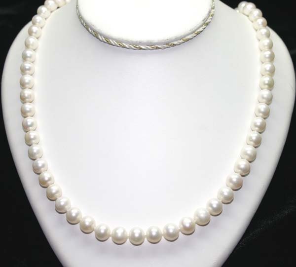 9mm FRESH WATER PEARLS NECKLACE 24' inches