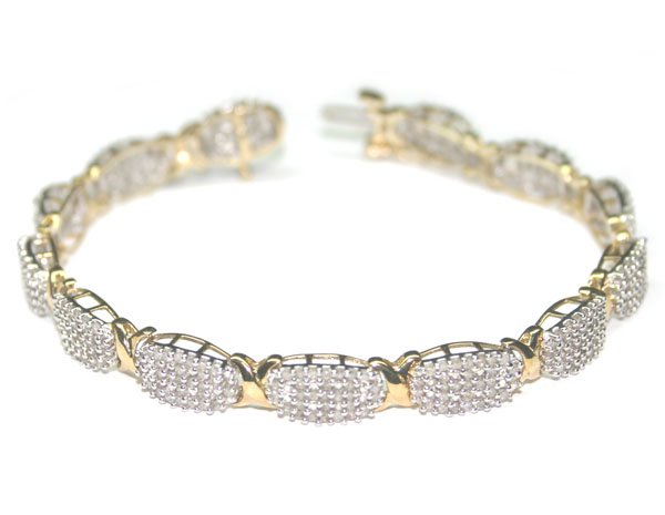 4.30 CT DIAMOND 13 GR 10kt GOLD BRACELET.
