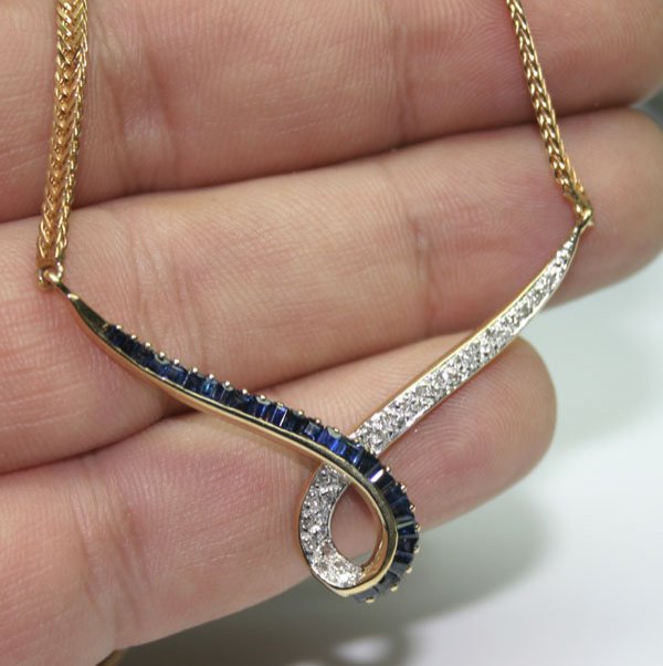 2,ct DIAMOND & SAPPHIRE 14KT GOLD NECKLACE .