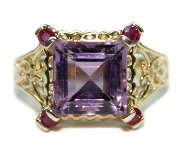 5.CT DIA AMETHYST & RUBY 4.80 GR 10K GOLD RING.