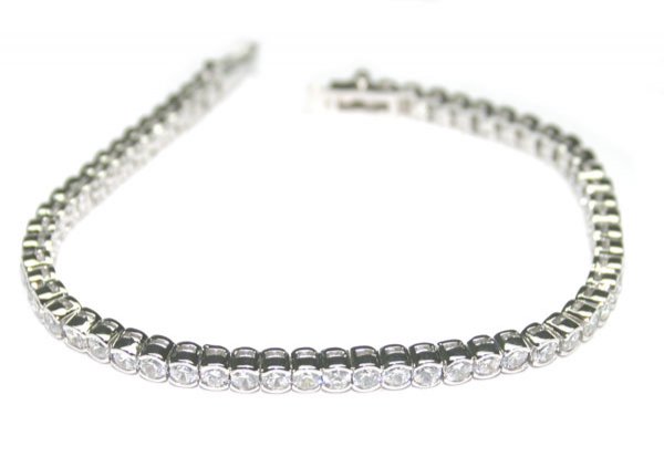 6,CT LAB WHITE SAPPH SILVER TENNIS BRACELET .