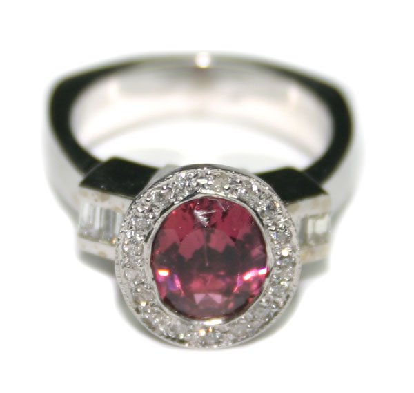 3, CT DIAMOND & TOURMALINE 14KT GOLD RING 10 GR .