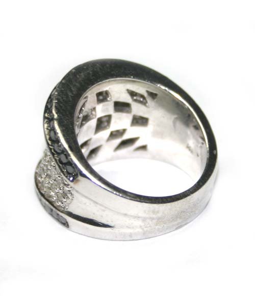 4,CT BLACK & WHITE DIAMOND 14K GOLD RING 15GR . - 3