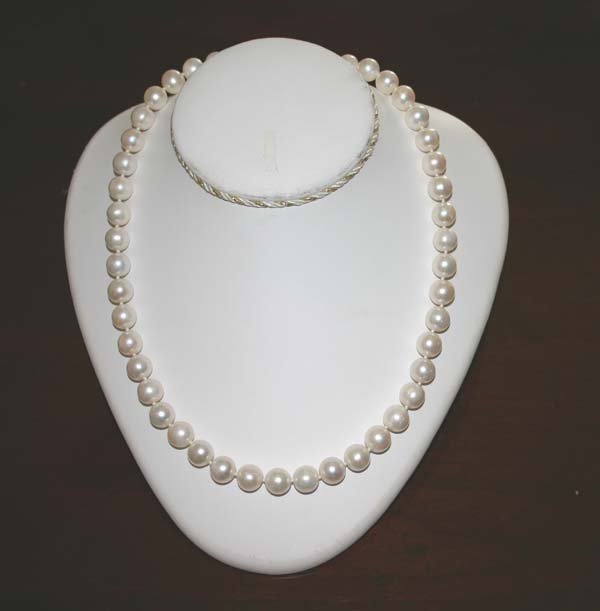 24''INCHS 9-10mm NATURAL PEARL NECKLACE.
