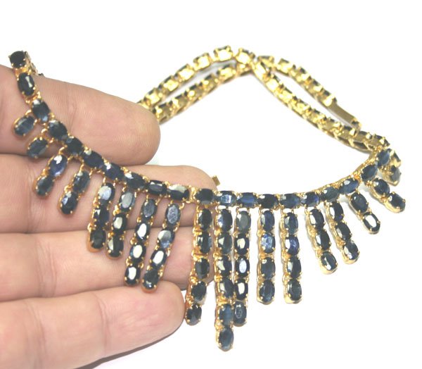 120,CT SAPPHIRE 18KT GOLD NECKLACE .