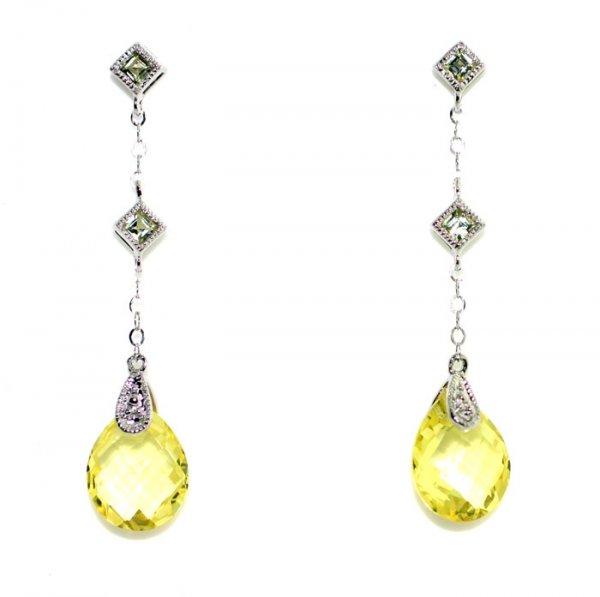 4,CT PERIDOT 10KT GOLD POST EARRINGS .