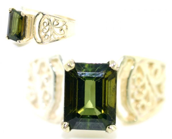 GENUINE 3,CT GREEN TOURMALINE SILVER RING .