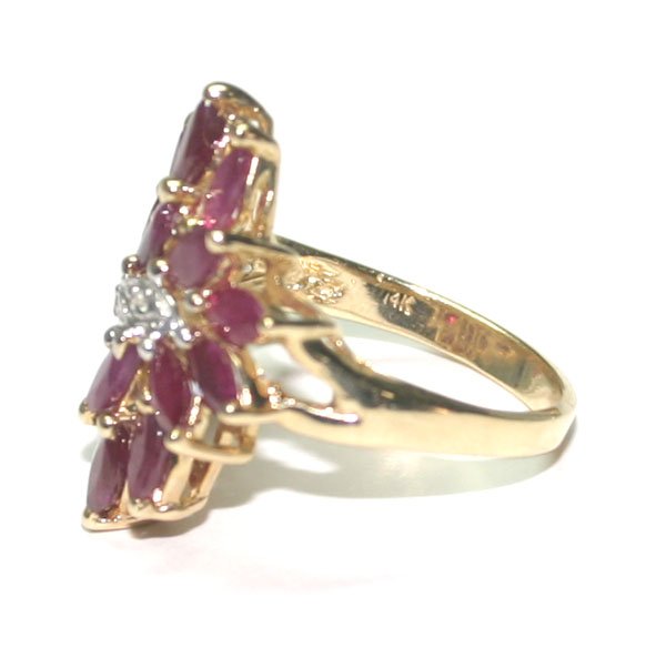 3.50 CT RUBY 6.60 GR 14KT GOLD RING . - 2