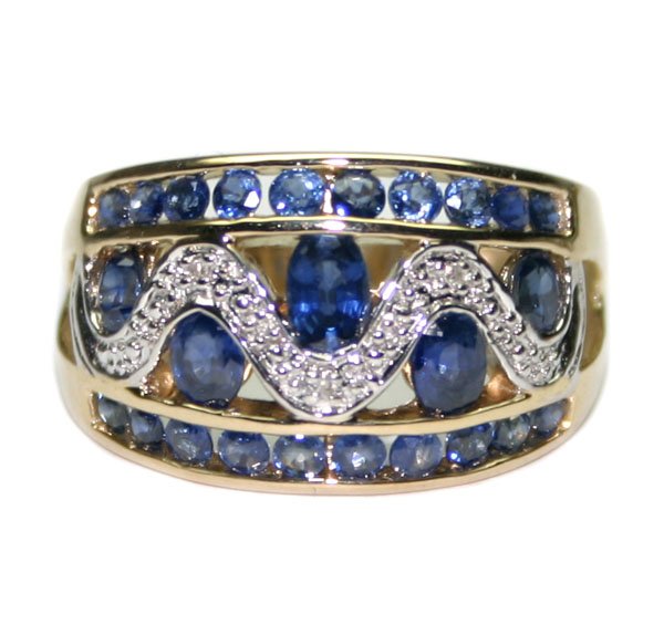 2,CT SAPPHIRE & DIAMOND GOLD RING 5.60 GR .