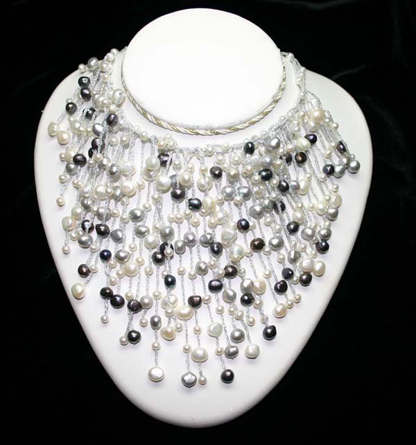 NATURAL FRESH WATER PEARL NECKLACE.