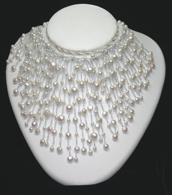 NATURAL FRESH WATER PEARL NECKLACE.