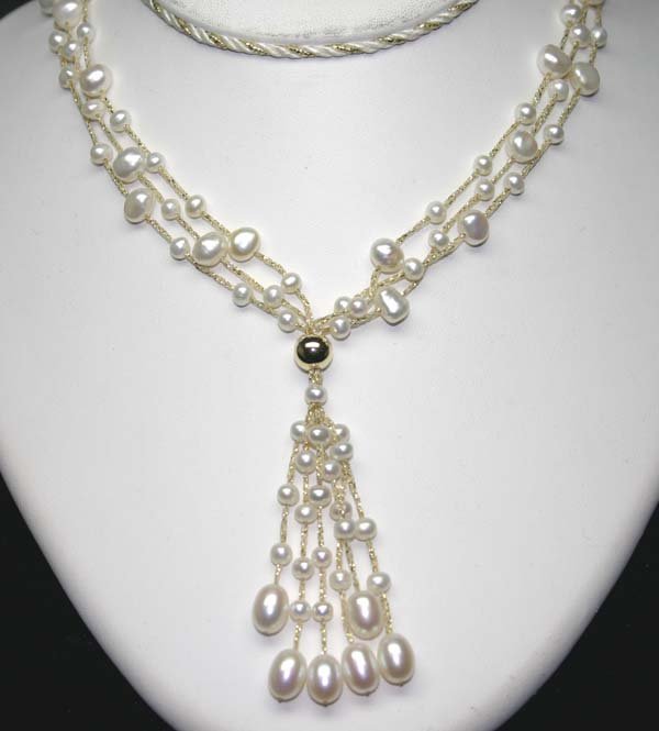 16 INCHS FRESH WATER PEARLS & GOLD NECKLACE .