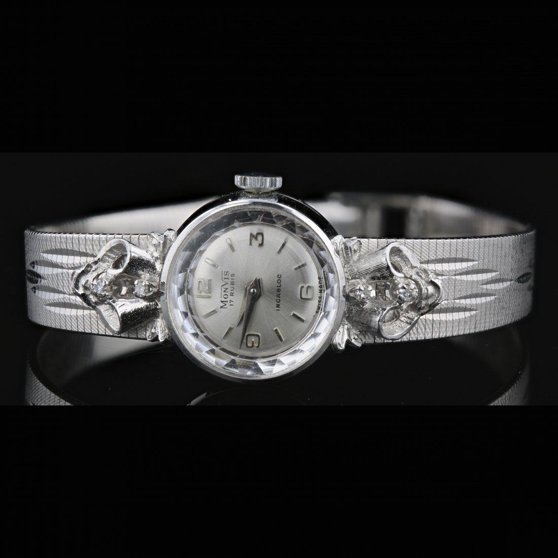 18k White Gold 0.02CT Diamond Monvis 17 Ruby Ladies (1 of 3)