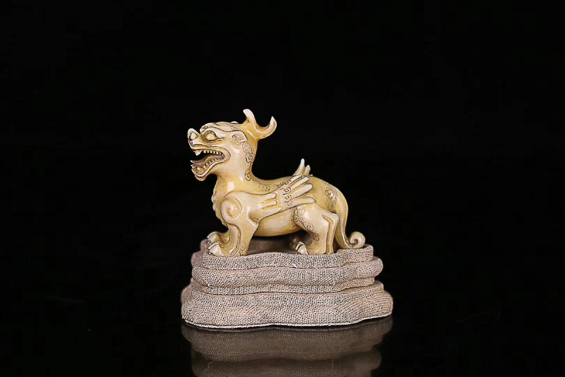 A SHOU SHAN STONE MYTHICAL CREATURE LATE QING DYNASTY: Dimension 8 x 6 x 3.5 cmï¼ŒWeight 80 g.