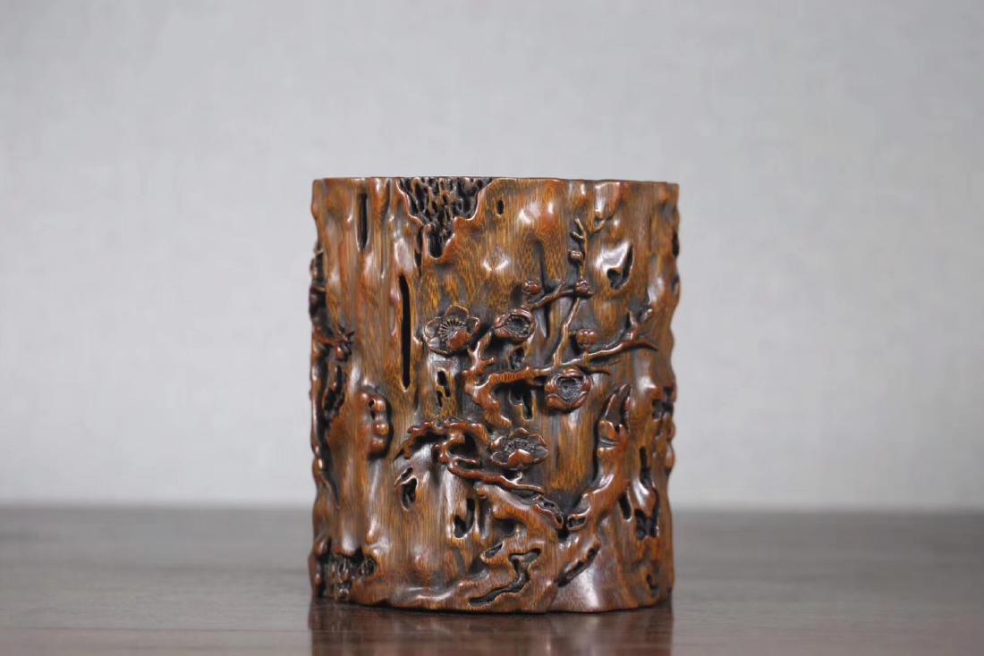 A PLUM BLOSSOM PATTERN BAMBOO PEN HOLDER: DIMENSION calibre 11.5cm; height 13cm