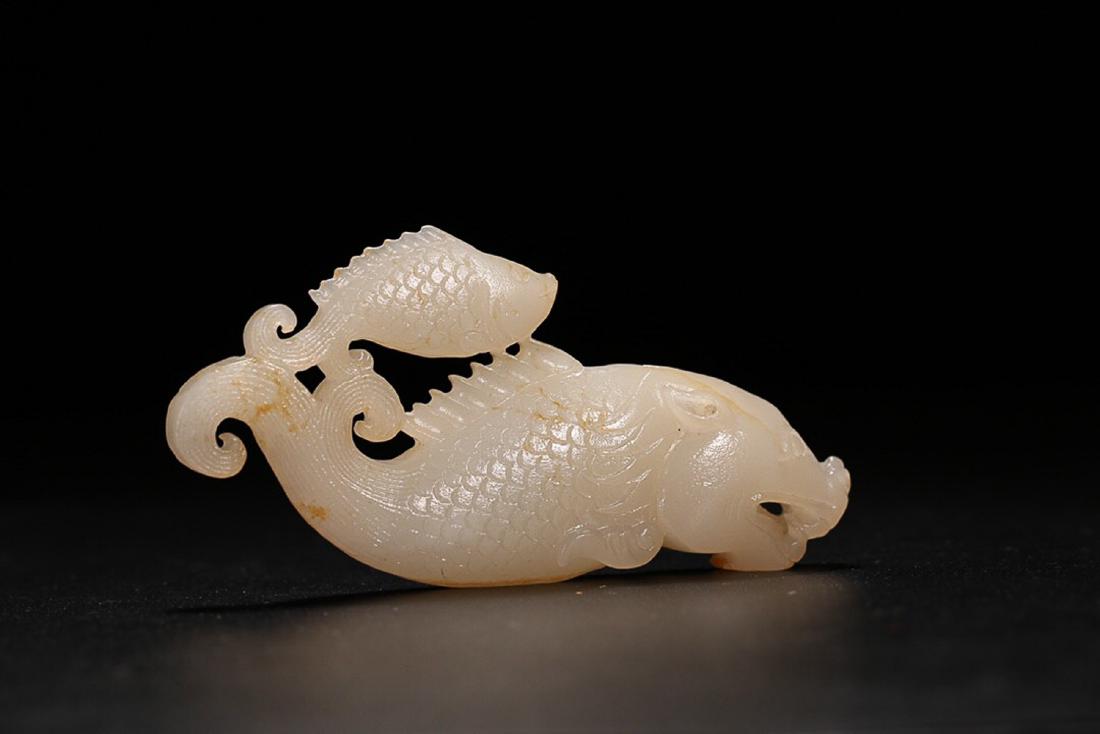 18-19TH CENTURY, A FISH DESIGN HEITNA JADE ORNAMENTT,: WITH FULL APPEARANCE. DIMENSION 10.2x5.3x1.9 cm; weight 97g
