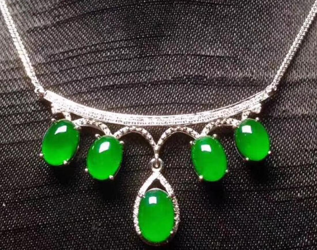 A GREEN JADEITE CARVED CIRCLE NECKLACE, TYPE A: Dimension 353.8 x 25.7 x 5.6 mm. Nature Type A. Authenticity Guarantee. Accept Re-Exammmation and Fake Return. With Certificate of Identification.