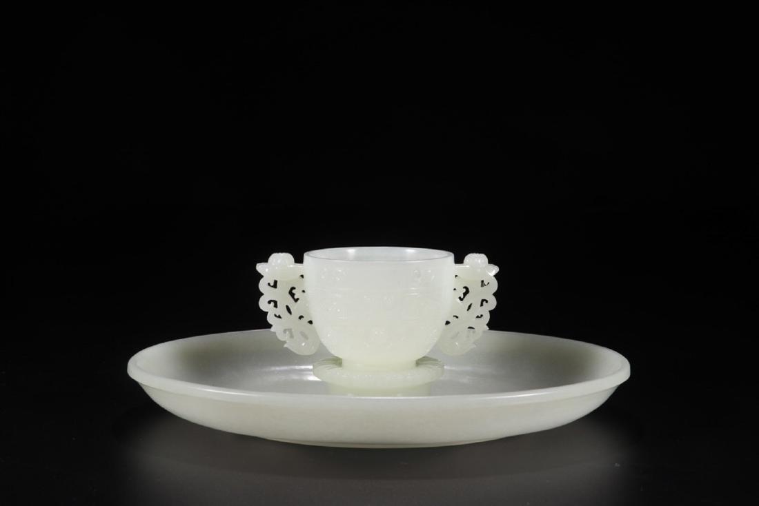 A SET OF HETIAN WHITE JADE EAR CUP AND TEA TRAY: Time: / Weight 411.4 g / Length 3.74 in / Height 1.81 in / Length 7.72 in / Height 0.94 in