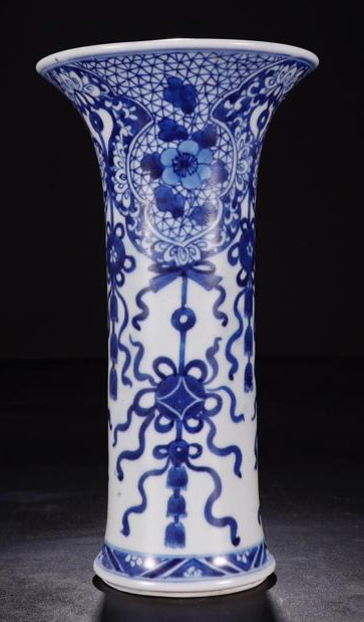A WHITE&BLUE GLAZE WRAPPED FLOWER PATTERN GU VASE: 18-19 Century. Dimension 9.72 x 5.24 x 3.15 in