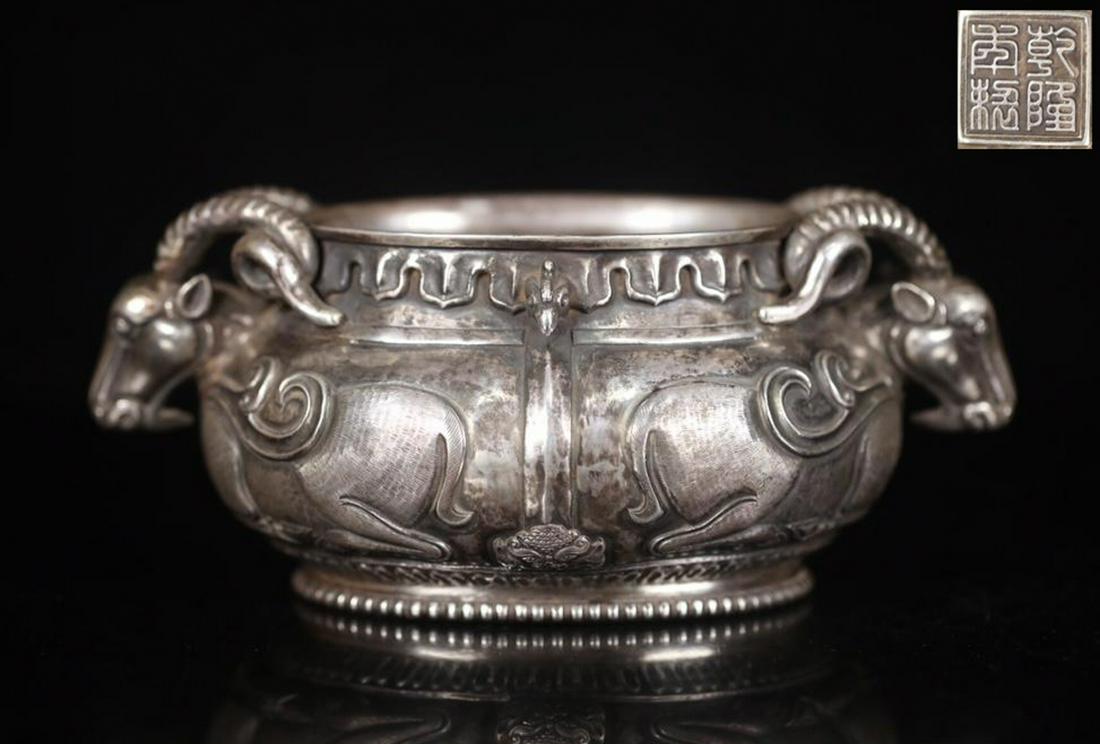 A SILVER CASTED ELEPHANT PATTERN CENSER: With QianLongNianZhi mark. Qing Dynasty. 17-19 Century. Weight 679 g / Dimension 3.15 x 7.24 x 4.17 in