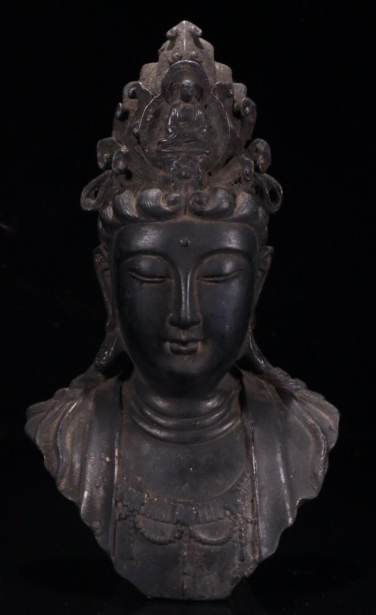 A COPPER GUANYIN BUDDHA HEAD: 18-19 Century. Dimension 20.4 x 4.8 x 12 cm