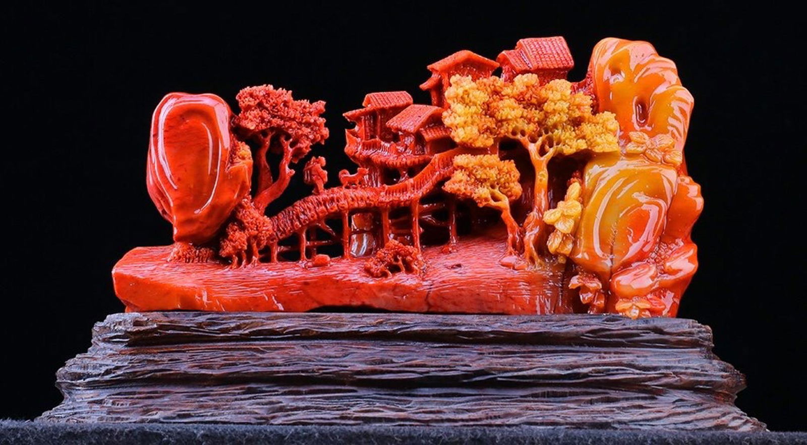 A SOAPSTONE CARVED STORY PATTERN PENDANT: Dimension 24 x 10 x 15 cm