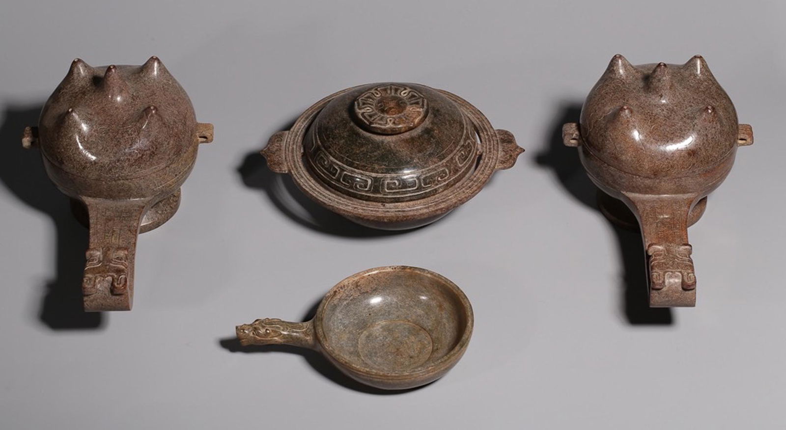 SET OF ANTIQUE JADE CARVED BEAST PATTERN CENSER&PLATE: 16-17 Century.