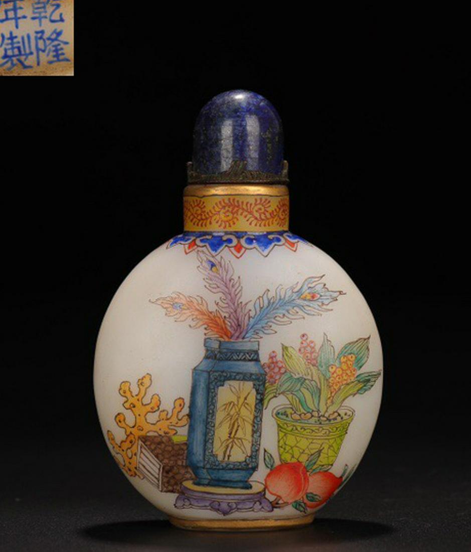 A GLASS SNUFF BOTTLE OUTLINE IN GOLD: 17-18 Century. Dimension 8.4 x 5.6 x 2.8 cm