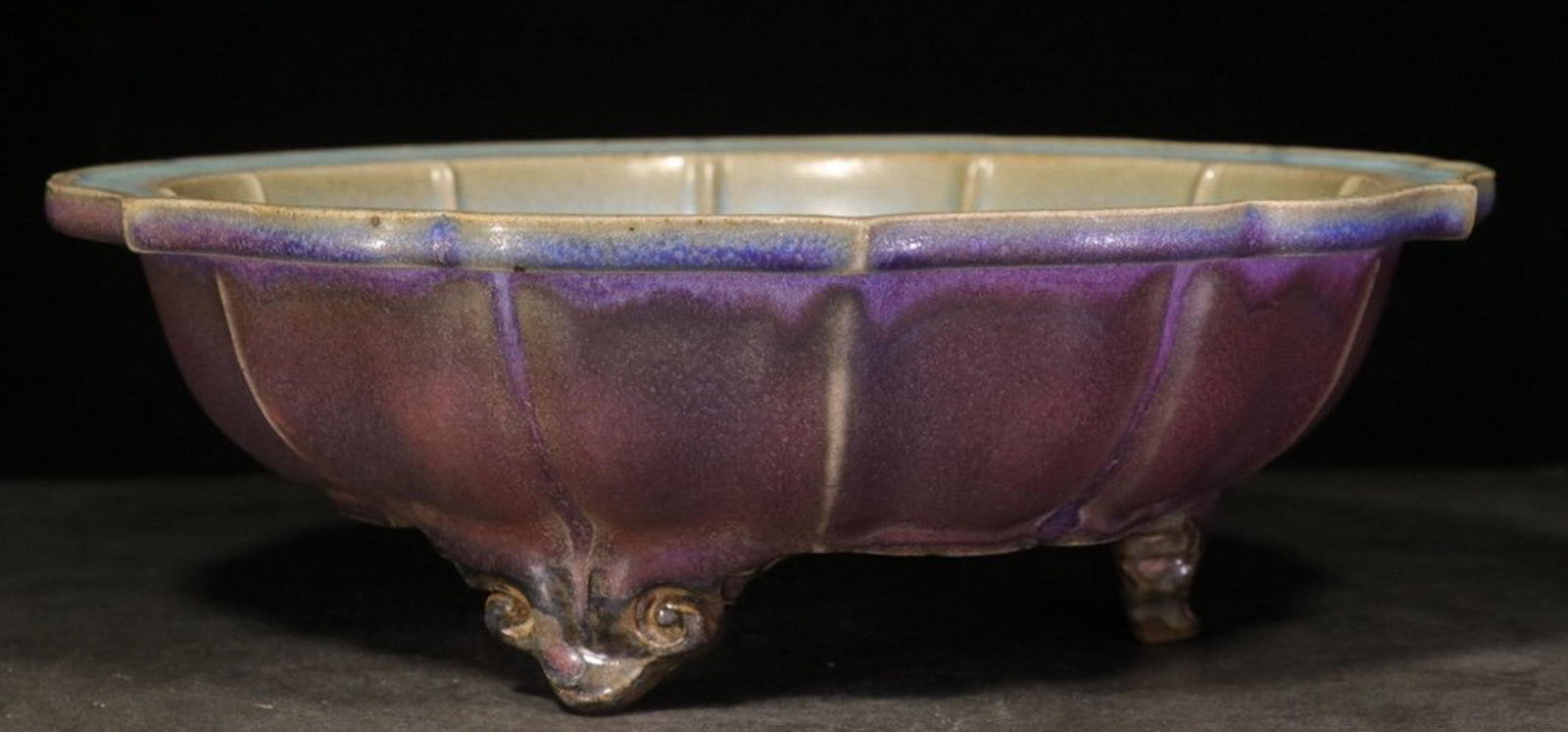 A JUN YAO GLAZE JAR: Height 8.1 cm / Mouth-Diameter 20 cm / Weight 960 g