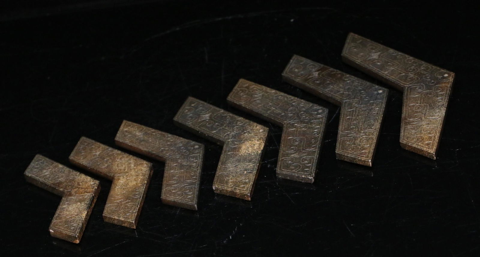 SET OF ANTIQUE JADE CARVED PENDANT: Dimension 19.7 x 4.1 x 0.6 cm