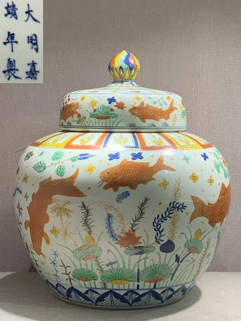 WUCAI GLAZE FISH PATTERN JAR: Height 46 cm