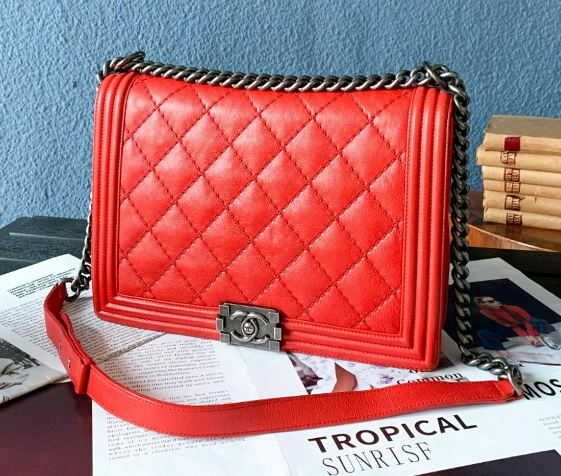 CHANEL BOY FLAP BAG: Type: A92106 Dimension 21 x 30 x 10 cm