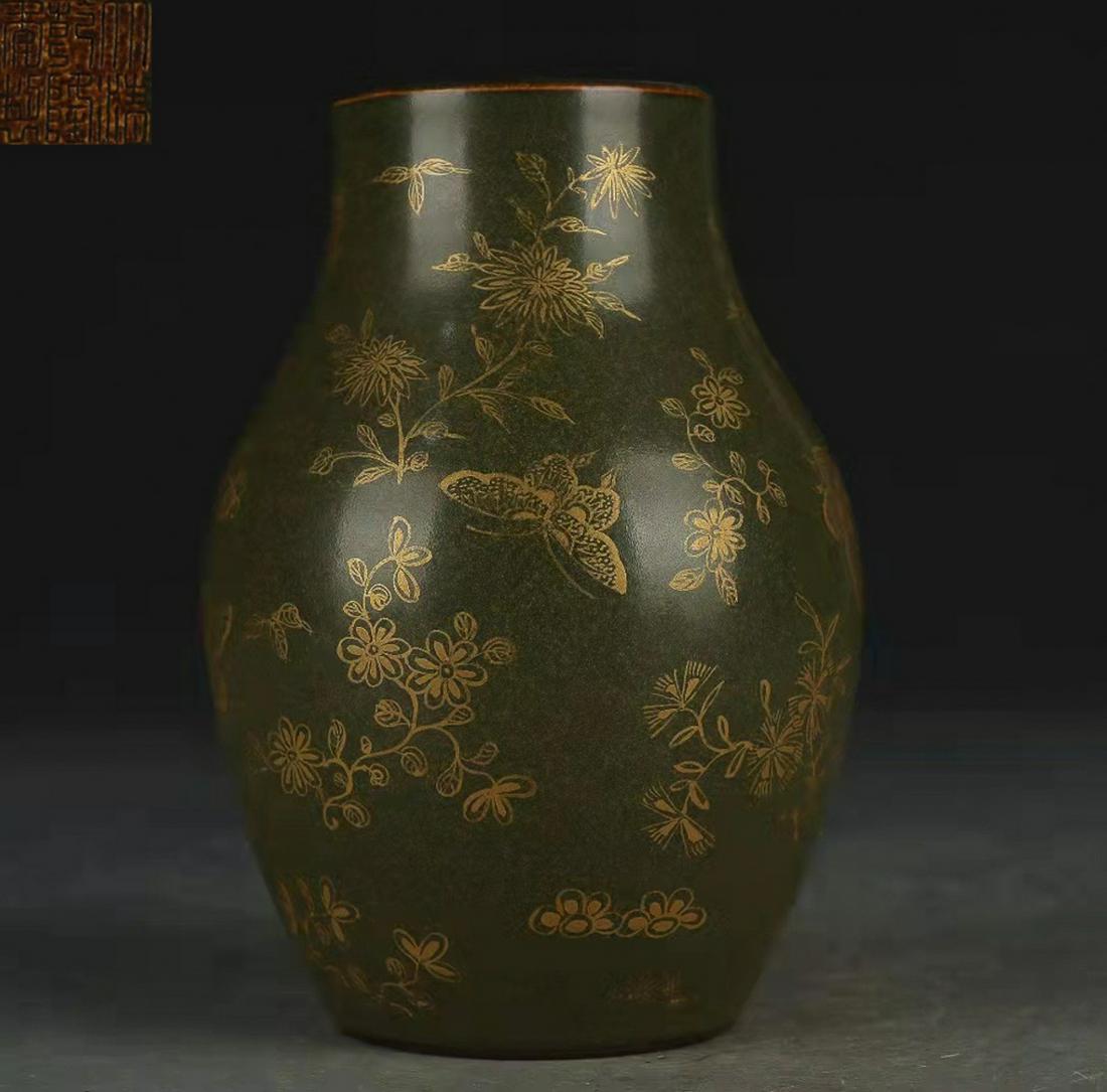 QIANLONG MARK TEADUST GLAZE BUTTERFLY&FLOWER VASE: Height 13.5 cm / Mouth-Diameter 5.5 cm / Belly-Diameter10.5 cm / Base-Diameter5.8 cm