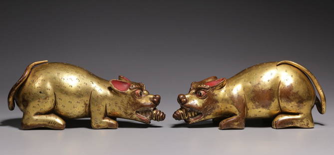 PAIR OF GILT BRONZE CAST RAT ORNAMENTS: Dimension 5.2 x 13 x 4.6 cm / Weight 1628g