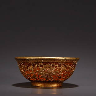 GILT FLOWER PATTERN COVER AGATE CARVED BOWL: Height 4.5 cm / Width 10.5 cm / For more detailed description of this item please leave message to us or contact us at Email: info@empireauctioninc.com