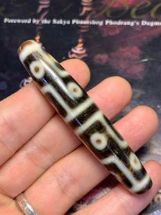 TWELVE EYES PATTERN DZI: Size 14 x 77 mm