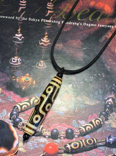 NINE EYES PATTERN DZI: Size 13 x 57 mm