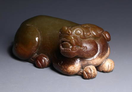 HETIAN JADE CARVED LION SHAPED PENDANT: Dimension 9x6x4 cm / Weight 289g