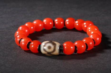 TIBETAN AGATE BEADED WITH DZI BRACELET: Dzi Length 1.6 cm / Width 1.2 cm / Weigh 31 g