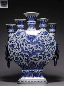 QIANLONG MARK BLUE&WHITE GLAZE DRAGON PATTERN VASE