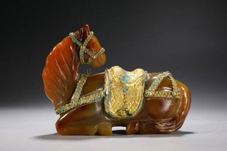 GILT AGATE CARVED HORSE PENDANT: Dimension 14 x 4.5 x 10 cm / Weight 577g