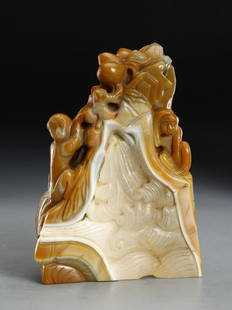 AGATE CARVED MONKEY AUSPICIOUS PENDANT: Dimension 11.8 x 7.5 x 17 cm / Weight 1337g