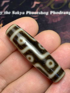 NINE EYES PATTERN DZI: Dimension 12 x 43 mm