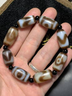 DZI BRACELET: Dimension 13 x 23 mm / For more detailed description of this item please leave message to us or contact us at Email: info@empireauctioninc.com