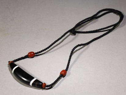 HORNS STYLE AGATE DZI NECKLACE: Length 6.8 cm / Width 1.7 cm / Weight 27 g / For more detailed description of this item please leave message to us or contact us at Email: info@empireauctioninc.com