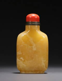 BEESWAX CARVED PLAIN SNUFF BOTTLE: Length 7.7 cm / Width 4.12 cm
