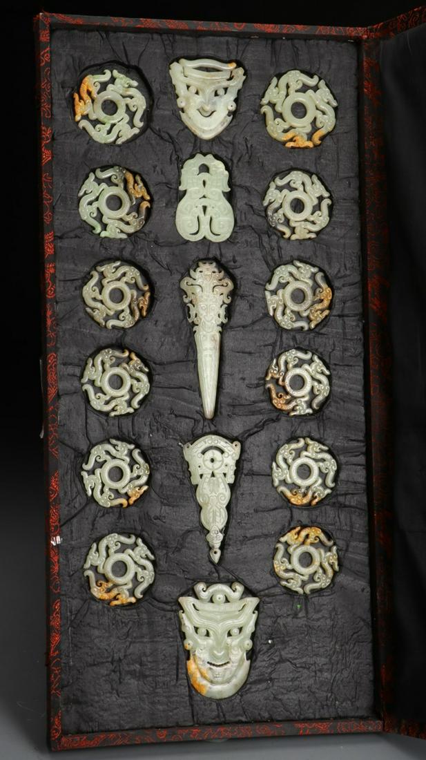 SET OF ANTIQUE JADE DRAGON PATTERN PENDANTS: Size 7.4x0.7x10 cm / Total Weight 670g