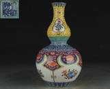 QIANLONG MARK FAMILLE ROSE GLAZE FLOWER PATTERN VASE