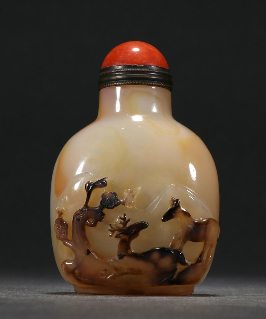 AGATE CARVED PINE&DEER PATTERN SNUFF BOTTLE: Height 8 cm / Width 5.3 cm / Thickness 3.8 cm / Weight 88g